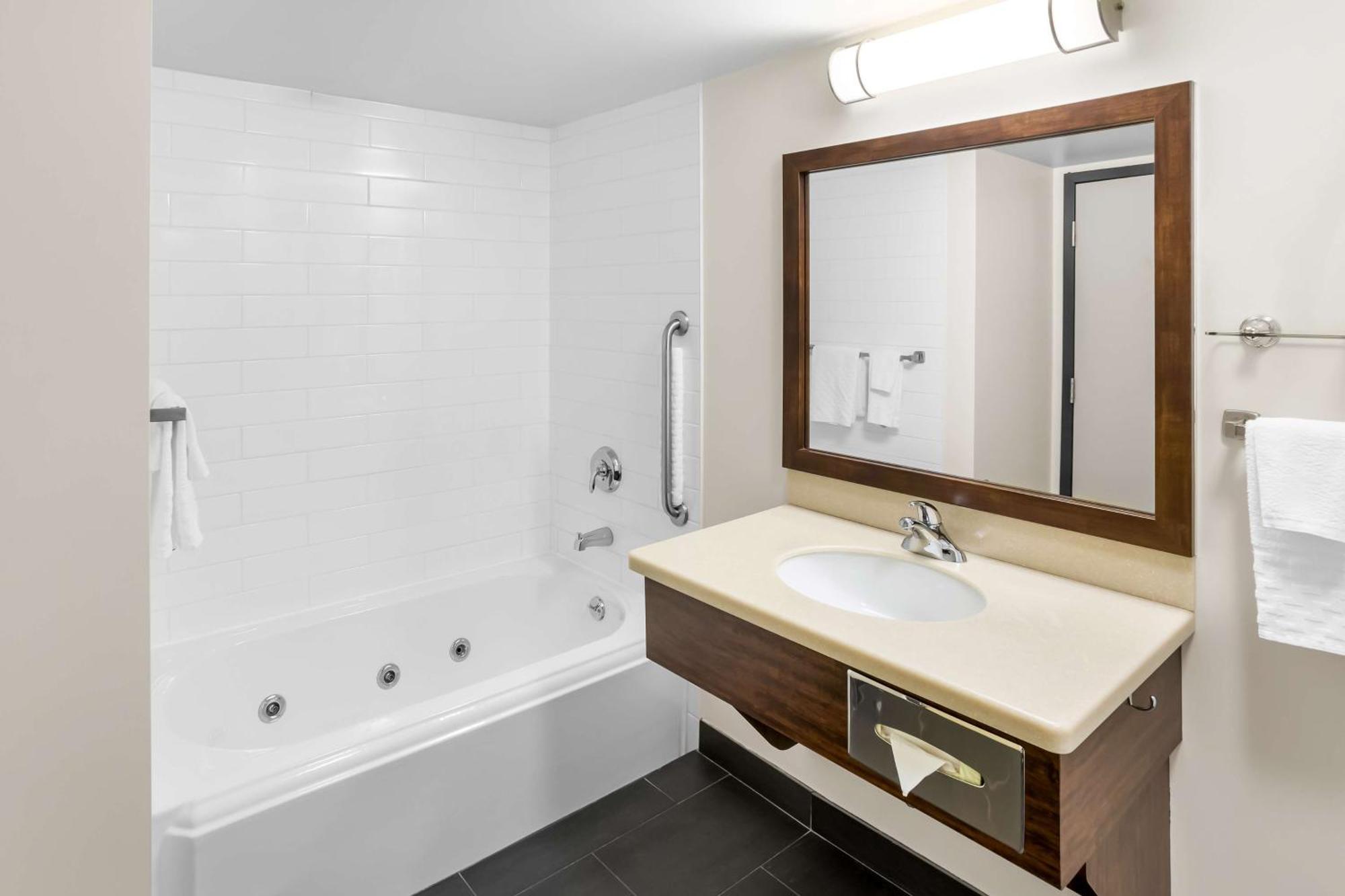 Best Western Томпсон Экстерьер фото